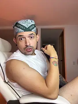 Snapshot of TroyeSavage chatting on 15, 4, 2026 TroyeSavage online show from 15, 4, 2026