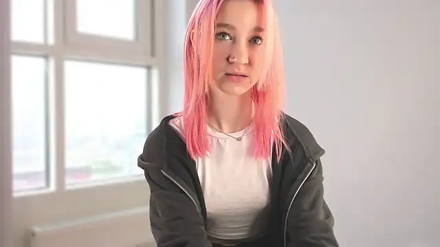 Snapshot of August_female chatting on 26, 4, 2026 August female online show from 26, 4, 2026