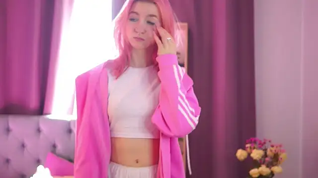 Snapshot of August_female chatting on 27, 4, 2026 August female online show from 27, 4, 2026