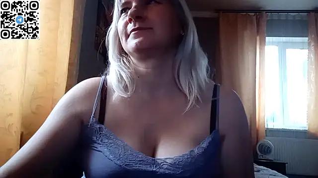 Snapshot of DiamondLady555 chatting on 11, 4, 2026 DiamondLady555 online show from 11, 4, 2026