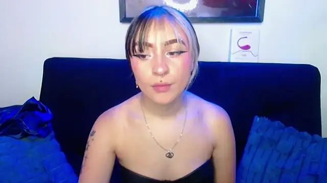 Snapshot of melodygirl2__ chatting on 11, 4, 2026 melodygirl2 online show from 11, 4, 2026