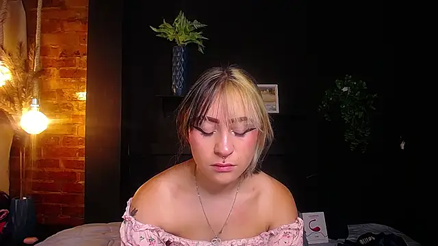 Snapshot of melodygirl2__ chatting on 17, 4, 2026 melodygirl2 online show from 17, 4, 2026