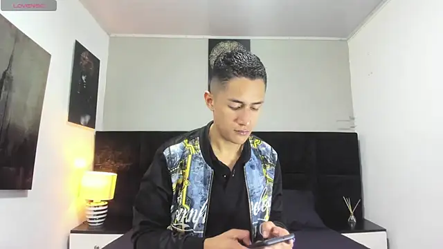 Snapshot of _Alan_Walker_1 chatting on 21, 4, 2026 Alan Walker 1 online show from 21, 4, 2026