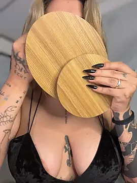 Snapshot of CarolQueen1_ chatting on 28, 3, 2026 CarolQueen1 online show from 28, 3, 2026