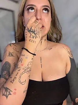 Snapshot of CarolQueen1_ chatting on 29, 3, 2026 CarolQueen1 online show from 29, 3, 2026