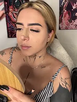 Snapshot of CarolQueen1_ chatting on 4, 4, 2026 CarolQueen1 online show from 4, 4, 2026