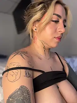 Snapshot of CarolQueen1_ chatting on 18, 4, 2026 CarolQueen1 online show from 18, 4, 2026