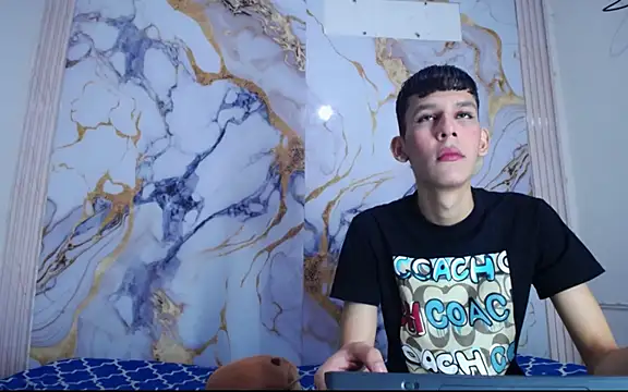 Snapshot of Desire_Boys1 chatting on 14, 4, 2026 Desire Boys1 online show from 14, 4, 2026