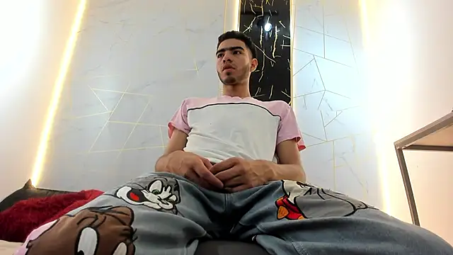 Snapshot of Valentin_Lux chatting on 13, 3, 2026 Valentin Lux online show from 13, 3, 2026