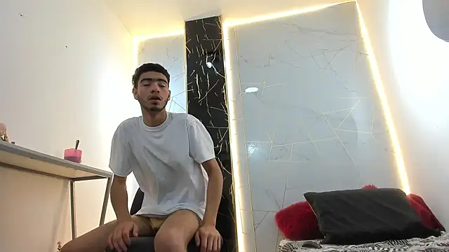 Snapshot of Valentin_Lux chatting on 16, 3, 2026 Valentin Lux online show from 16, 3, 2026