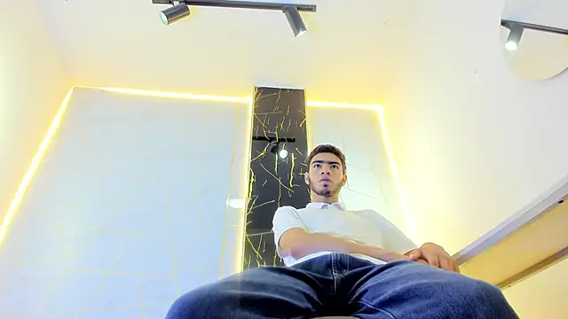 Snapshot of Valentin_Lux chatting on 26, 3, 2026 Valentin Lux online show from 26, 3, 2026