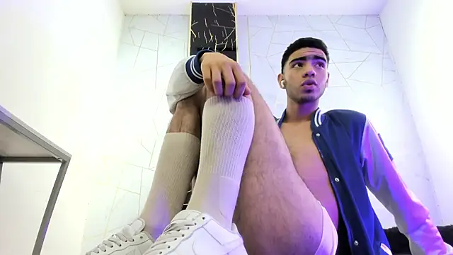 Snapshot of Valentin_Lux chatting on 17, 4, 2026 Valentin Lux online show from 17, 4, 2026