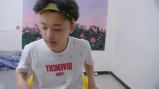 Snapshot of icecream-002 chatting on 19, 4, 2026 icecream-002 online show from 19, 4, 2026