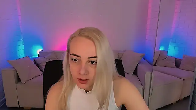 Snapshot of CarolMoor chatting on 23, 3, 2026 CarolMoor online show from 23, 3, 2026