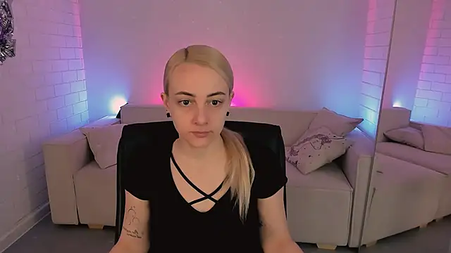 Snapshot of CarolMoor chatting on 27, 3, 2026 CarolMoor online show from 27, 3, 2026