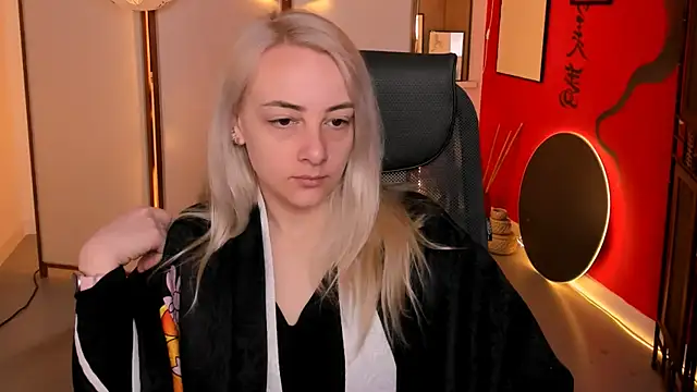 Snapshot of CarolMoor chatting on 23, 4, 2026 CarolMoor online show from 23, 4, 2026