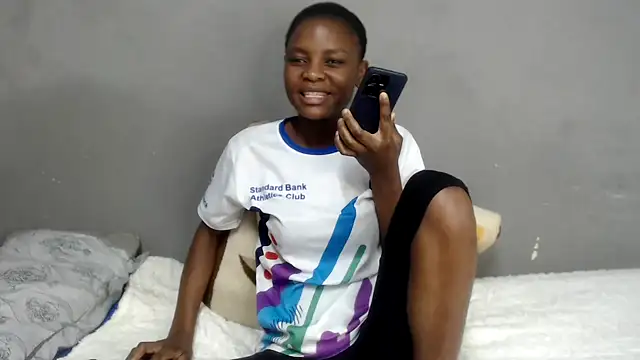 Snapshot of Royal_Beehive chatting on 19, 6, 2026 Royal Beehive online show from 19, 6, 2026