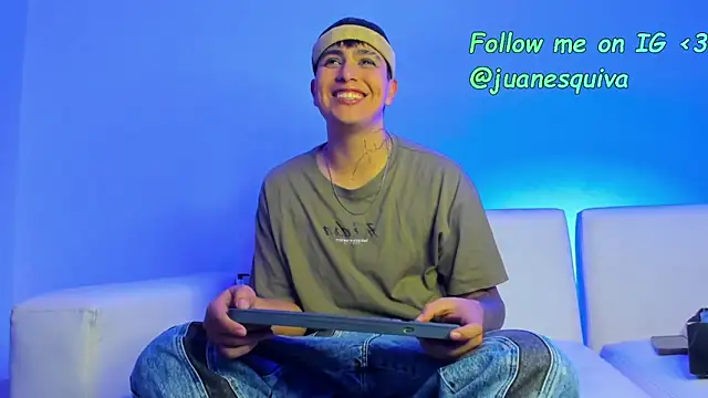 Snapshot of ThomasThundr chatting on 9, 4, 2026 ThomasThundr online show from 9, 4, 2026