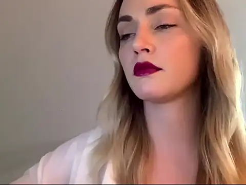 Snapshot of ScarlettSensitive chatting on 2, 4, 2026 ScarlettSensitive online show from 2, 4, 2026