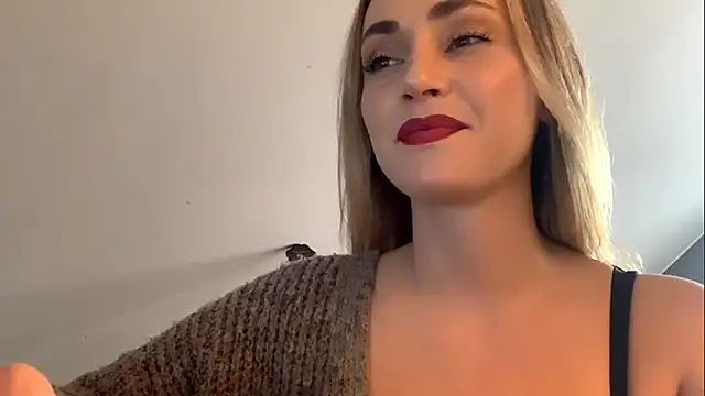 Snapshot of ScarlettSensitive chatting on 4, 4, 2026 ScarlettSensitive online show from 4, 4, 2026