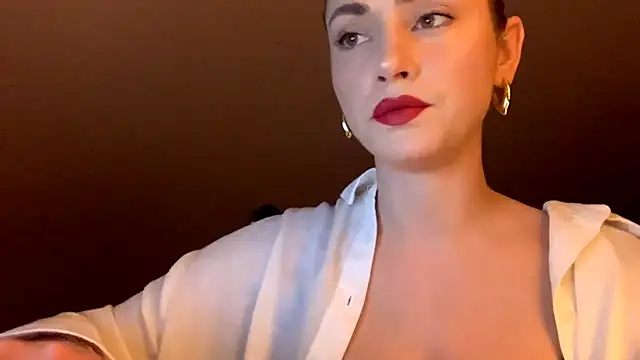 Snapshot of ScarlettSensitive chatting on 5, 4, 2026 ScarlettSensitive online show from 5, 4, 2026