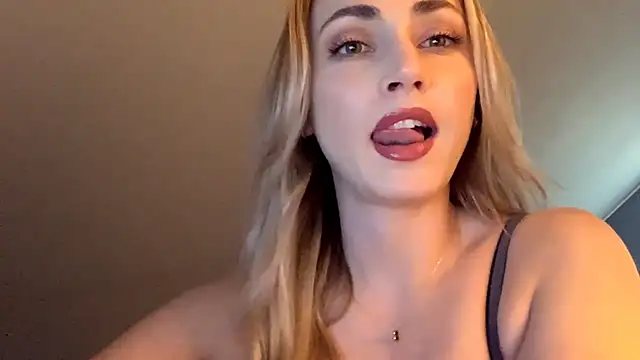 Snapshot of ScarlettSensitive chatting on 15, 4, 2026 ScarlettSensitive online show from 15, 4, 2026