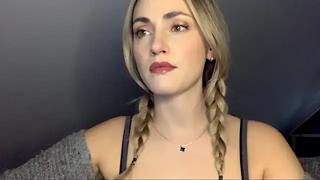 Snapshot of ScarlettSensitive chatting on 20, 4, 2026 ScarlettSensitive online show from 20, 4, 2026