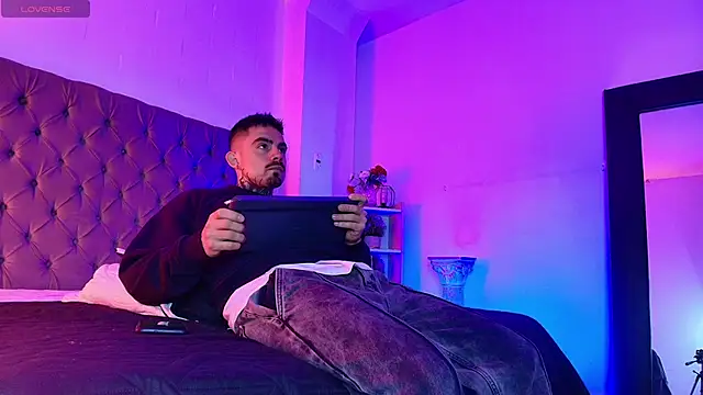 Snapshot of Dallas_Whitee chatting on 19, 4, 2026 Dallas Whitee online show from 19, 4, 2026