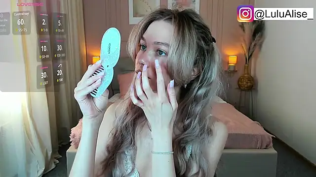 Snapshot of LuluAlis chatting on 9, 4, 2026 LuluAlis online show from 9, 4, 2026