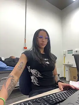 Snapshot of mina_harker chatting on 20, 4, 2026 mina harker online show from 20, 4, 2026