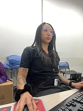 Snapshot of mina_harker chatting on 2, 5, 2026 mina harker online show from 2, 5, 2026