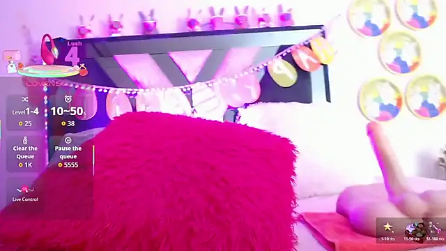 Snapshot of VivienneNoir chatting on 8, 4, 2026 VivienneNoir online show from 8, 4, 2026