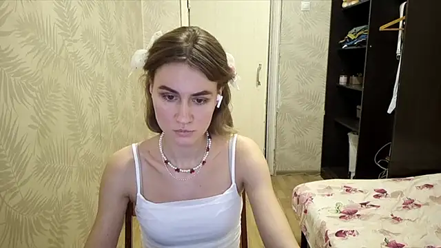 Snapshot of ElenoreHolguin chatting on 4, 4, 2026 ElenoreHolguin online show from 4, 4, 2026