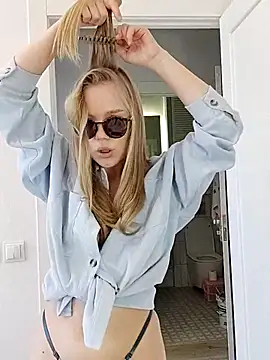 Snapshot of LittleForestELF2 chatting on 13, 3, 2026 LittleForestELF2 online show from 13, 3, 2026