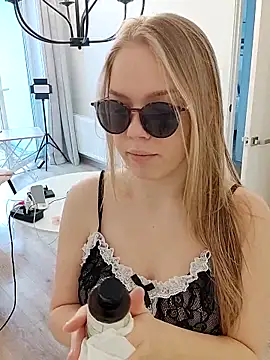 Snapshot of LittleForestELF2 chatting on 26, 3, 2026 LittleForestELF2 online show from 26, 3, 2026