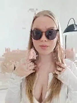 Snapshot of LittleForestELF2 chatting on 31, 3, 2026 LittleForestELF2 online show from 31, 3, 2026