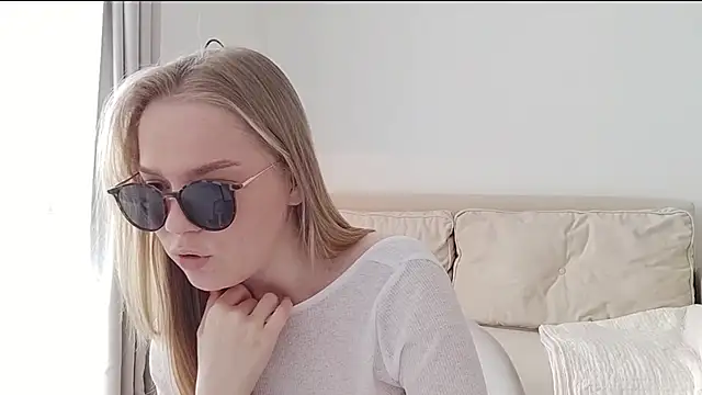 Snapshot of LittleForestELF2 chatting on 8, 4, 2026 LittleForestELF2 online show from 8, 4, 2026