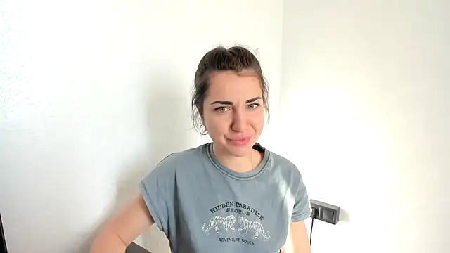 Snapshot of summmmersky1 chatting on 14, 4, 2026 summmmersky1 online show from 14, 4, 2026