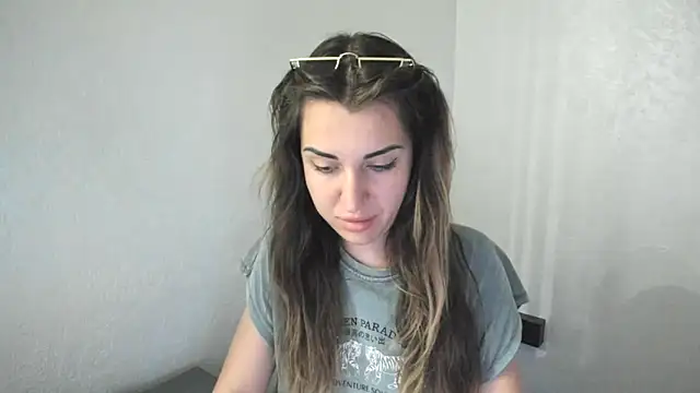 Snapshot of summmmersky1 chatting on 14, 4, 2026 summmmersky1 online show from 14, 4, 2026