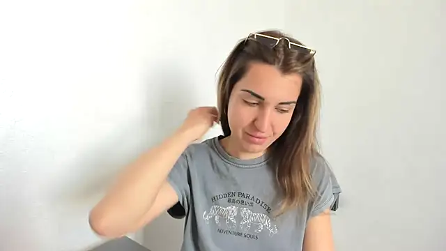 Snapshot of summmmersky1 chatting on 21, 4, 2026 summmmersky1 online show from 21, 4, 2026