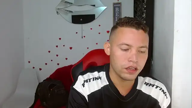 Snapshot of sven_fox723 chatting on 12, 4, 2026 sven fox723 online show from 12, 4, 2026