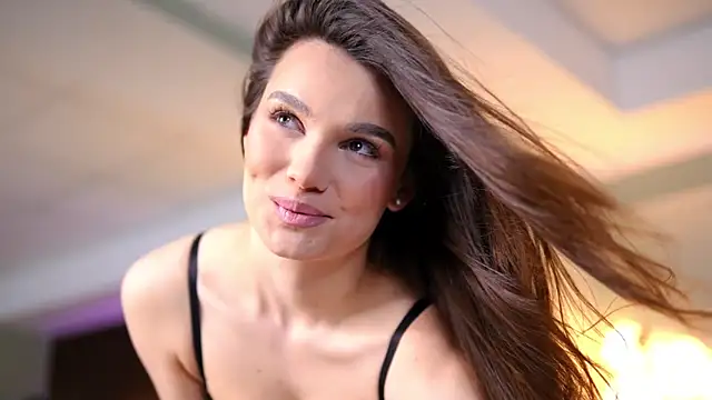 Snapshot of Lena_Laurent chatting on 15, 4, 2026 Lena Laurent online show from 15, 4, 2026