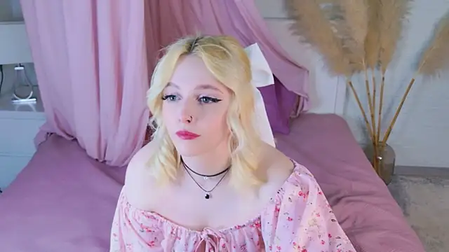 Snapshot of Sabrina_Roose chatting on 19, 3, 2026 Sabrina Roose online show from 19, 3, 2026