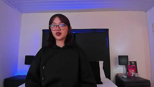 Snapshot of LilithBluum chatting on 24, 3, 2026 LilithBluum online show from 24, 3, 2026