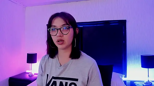 Snapshot of LilithBluum chatting on 12, 4, 2026 LilithBluum online show from 12, 4, 2026