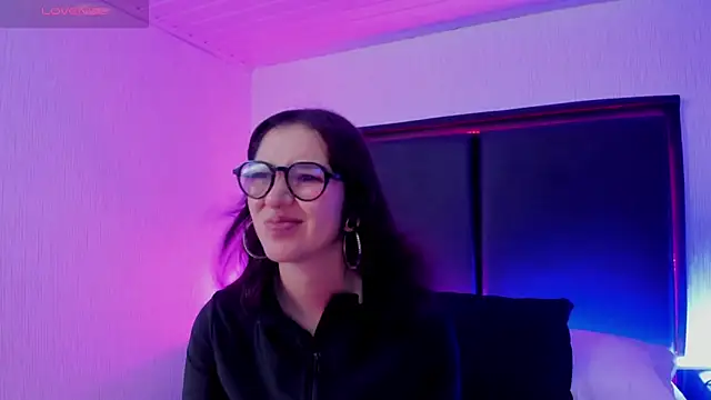 Snapshot of LilithBluum chatting on 8, 5, 2026 LilithBluum online show from 8, 5, 2026