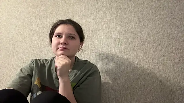 Snapshot of Emmiebutwihu chatting on 2, 4, 2026 Emmiebutwihu online show from 2, 4, 2026