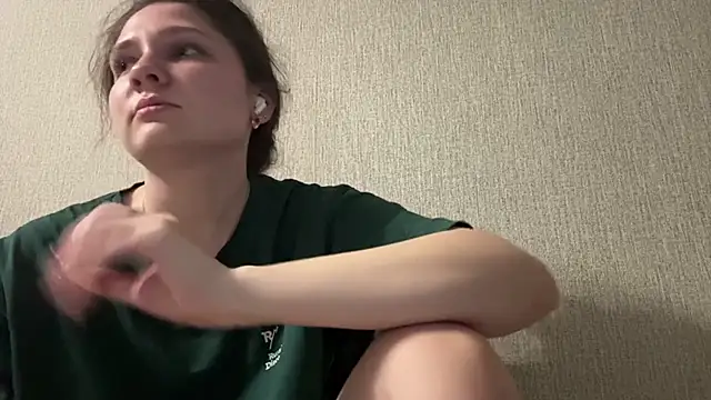 Snapshot of Emmiebutwihu chatting on 14, 4, 2026 Emmiebutwihu online show from 14, 4, 2026