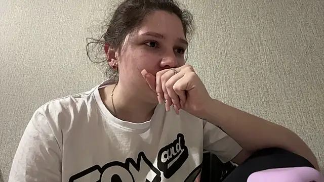 Snapshot of Emmiebutwihu chatting on 15, 4, 2026 Emmiebutwihu online show from 15, 4, 2026