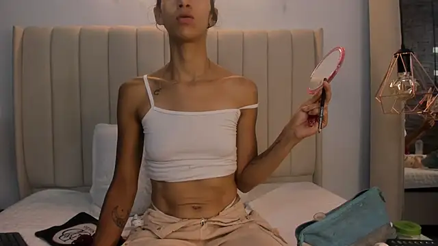 Snapshot of Abril_Castroo chatting on 10, 4, 2026 Abril Castroo online show from 10, 4, 2026